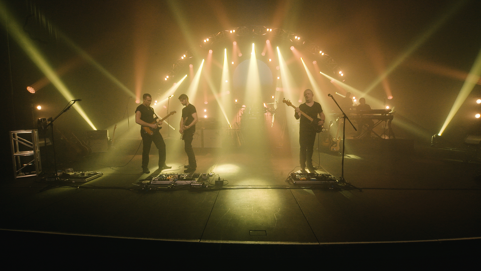 REVIEW UK Pink Floyd Experience pays glowing tribute to legendary band
