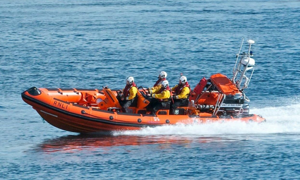 Kyle of Lochalsh lifeboat rescue stranded yacht off Skye