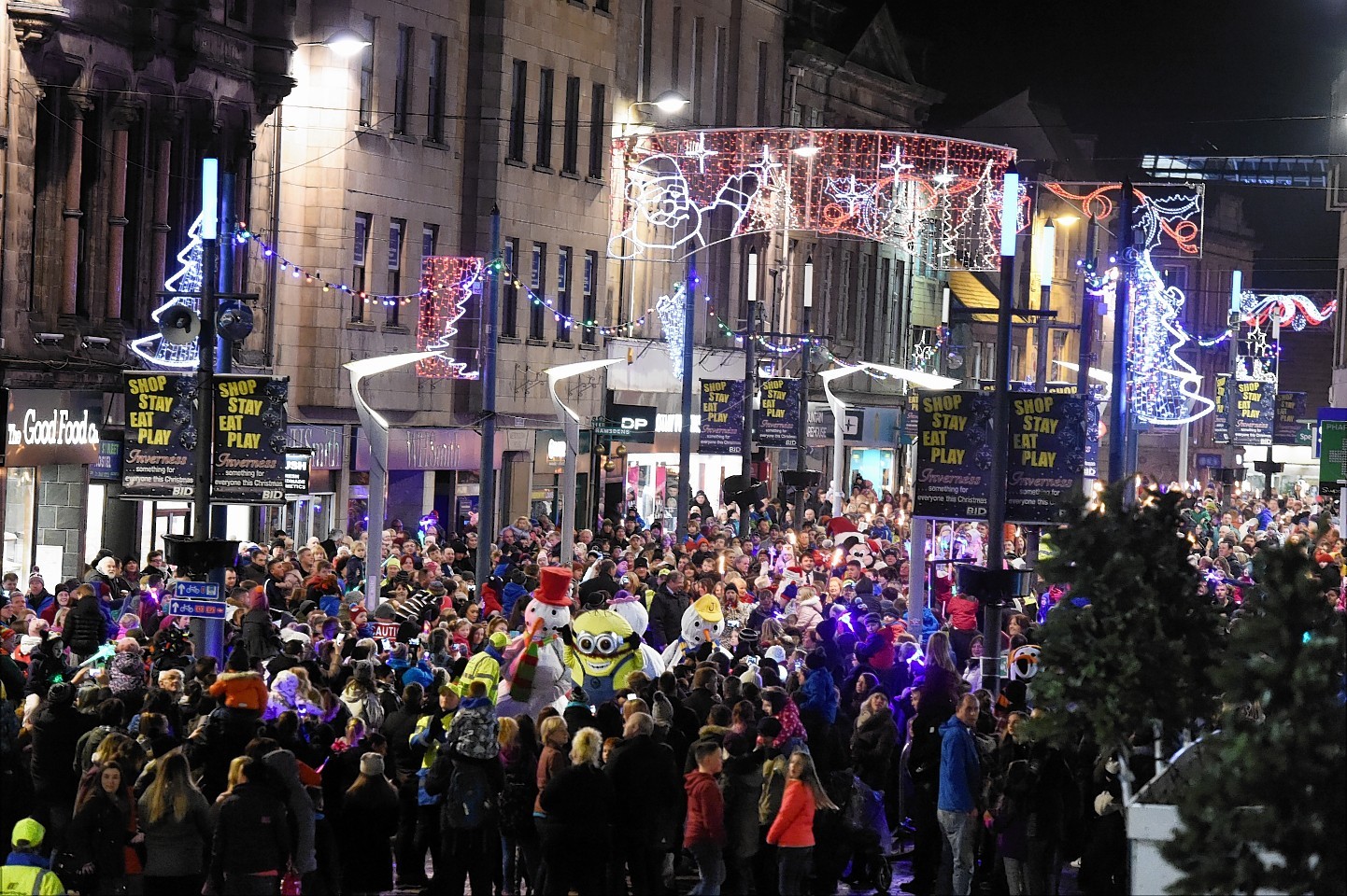 VIDEO 5,000 march in torchlit parade through Inverness for Christmas