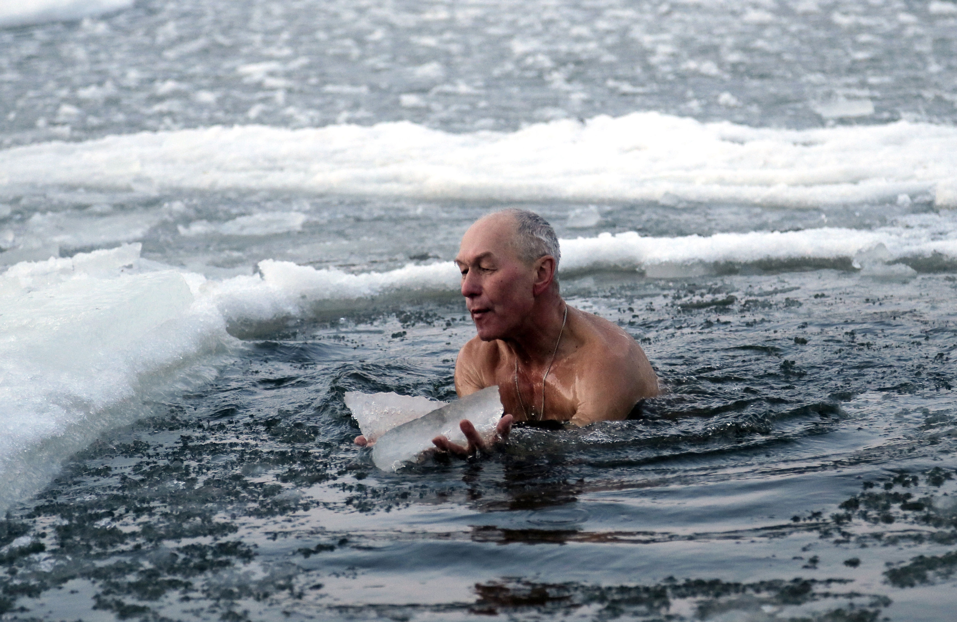 Russian Orthodox believers take icy plunge to celebrate 