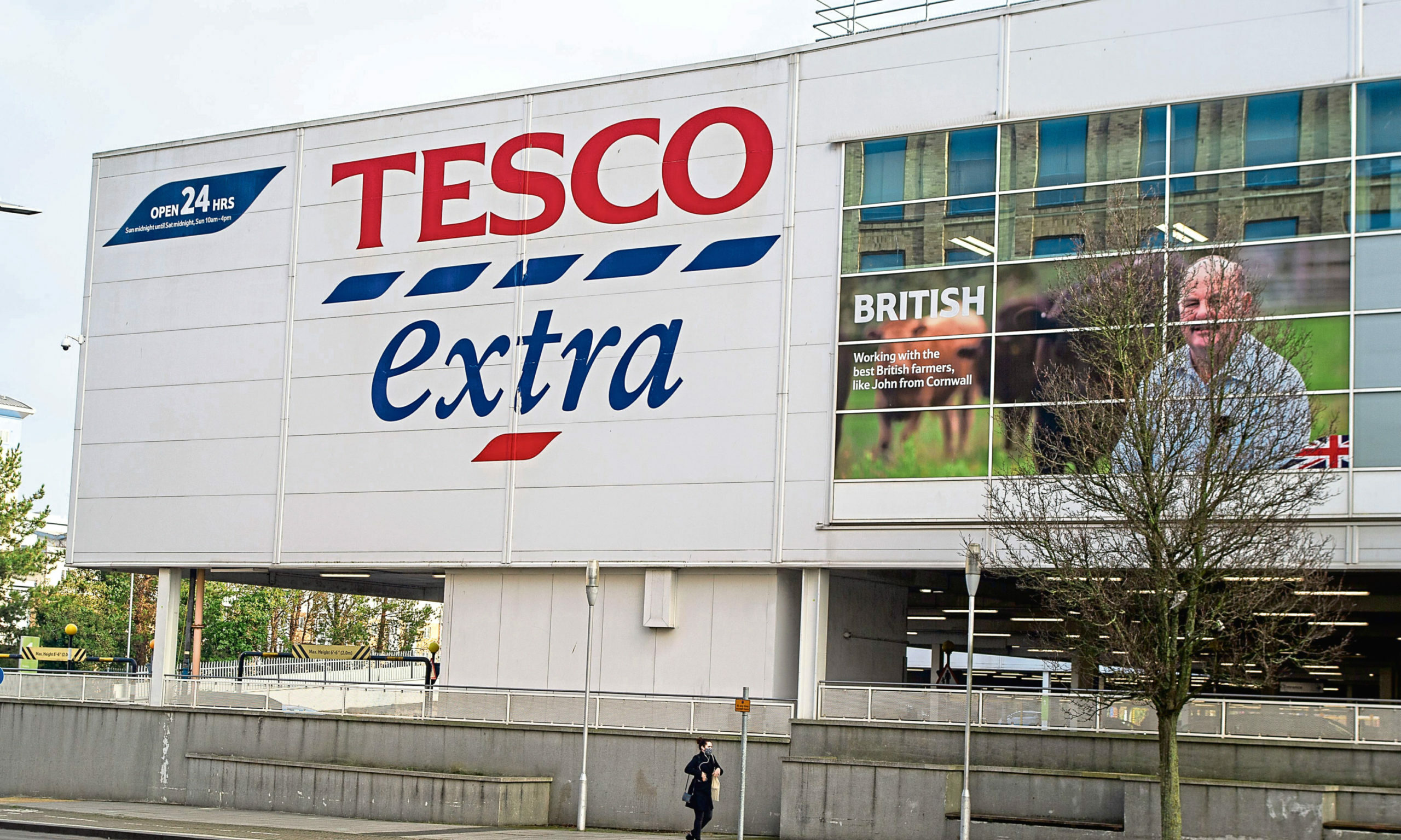 Tesco could face empty shelves over pay dispute, Unite union says, Tesco